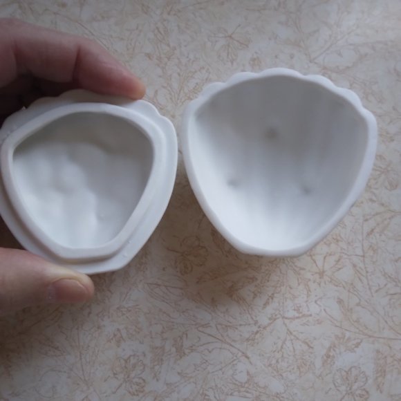 Lefton, KW3780, Hand Painted Trinket Dish with Matching Top - Picture 3 of 5